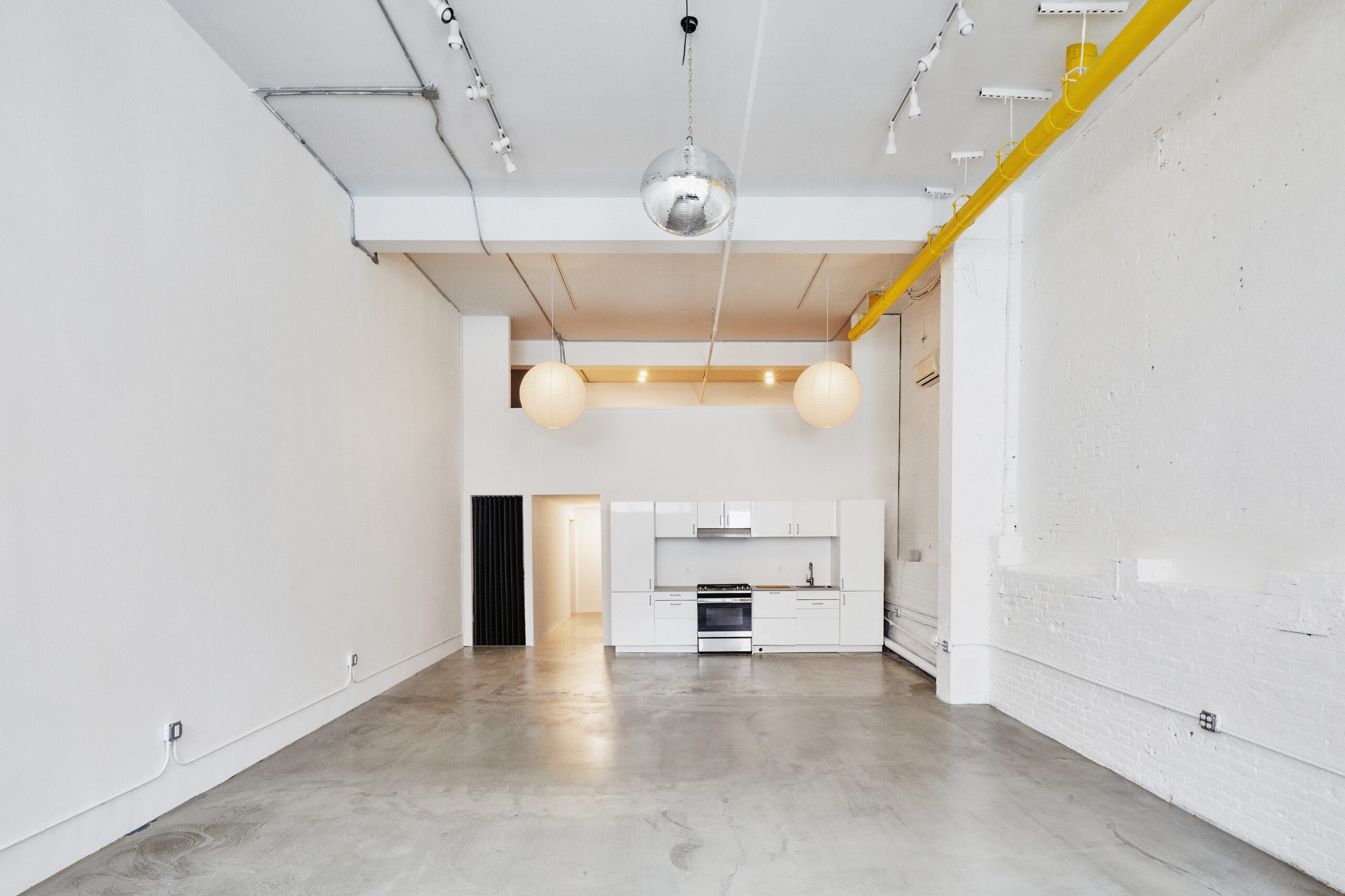 jholt_240418_LHFT_Studio_010_HiRes